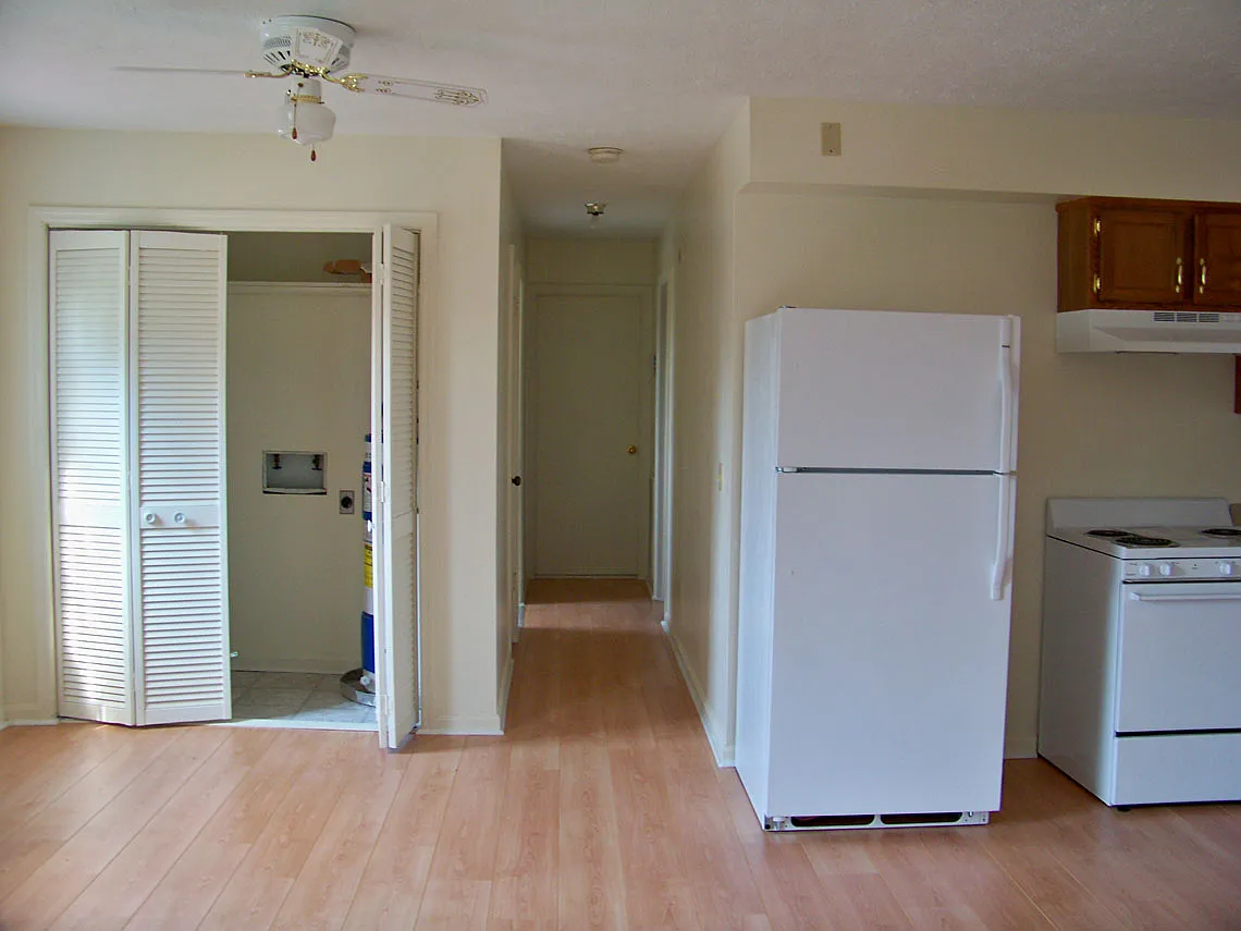 2 bed, 1000 sqft, $855 — Photo 2