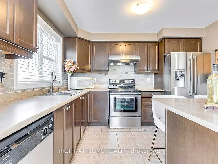 638 Holly Ave — Photo 8