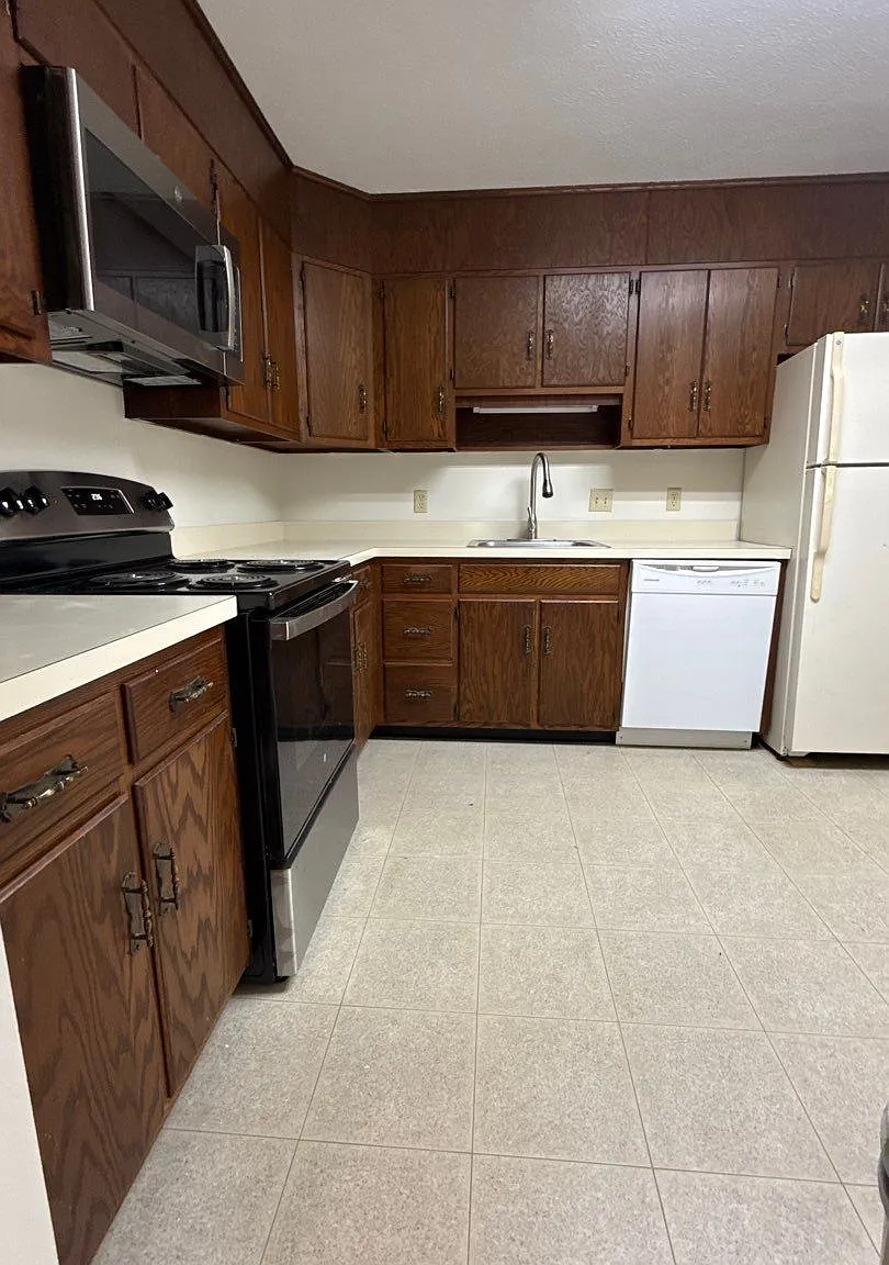 2 bed, 980 sqft, $1,750 — Photo 2