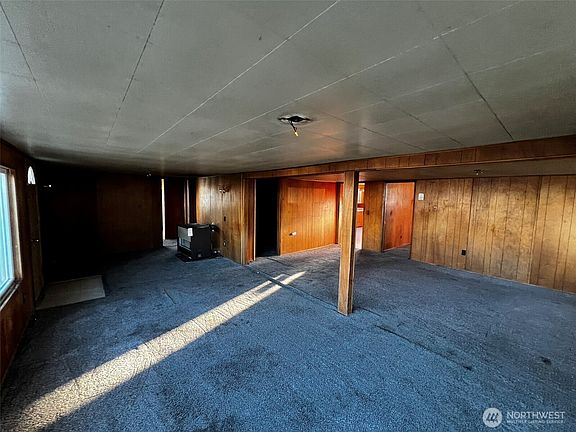 2nd image of 624 s Douglas Avenue
