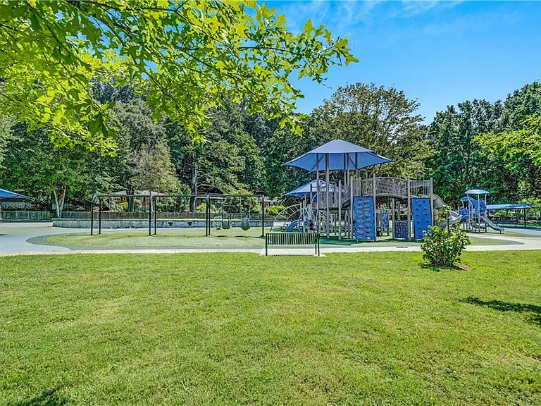 2127 Desmond Dr — Photo 23