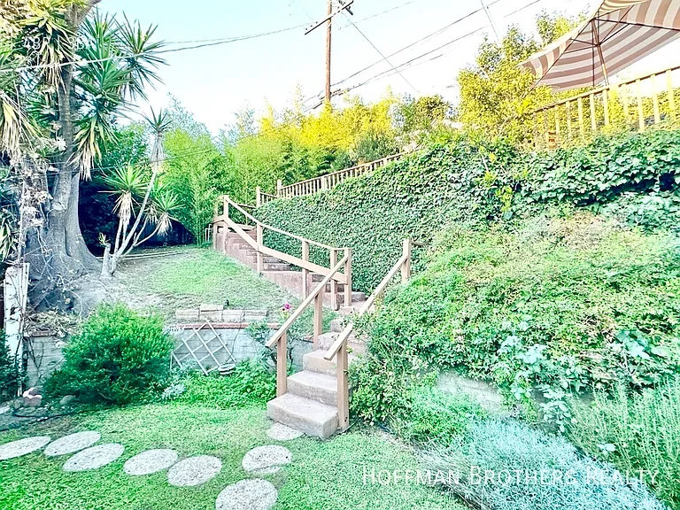1222 Daniels Dr — Photo 22