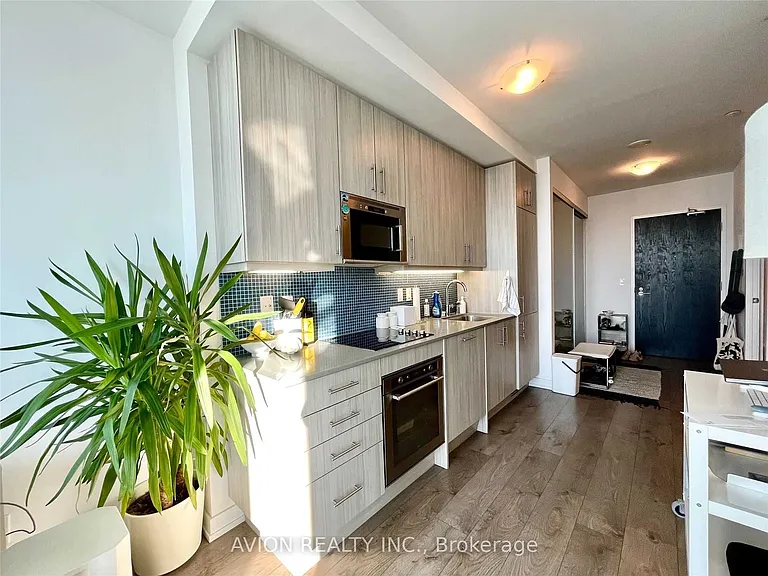 297 College St #1015 — Photo 5