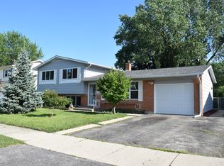 603 W Braeside Dr, Arlington Heights, IL 60004