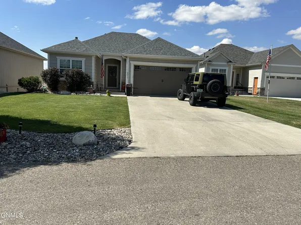 2011 Dublin Ln, Williston, ND 58801