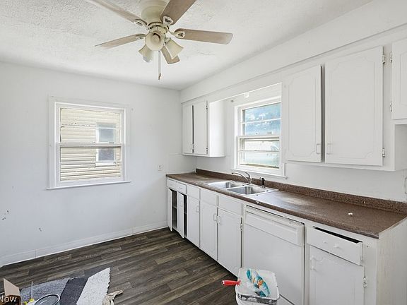 5th image of 21860 Roberts Ave