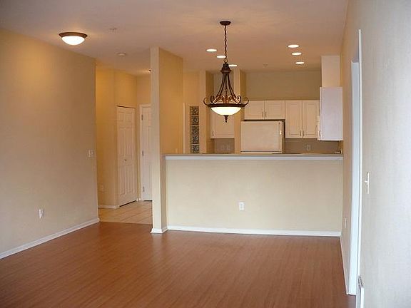 4th image of 12224 NE 8th St APT 205