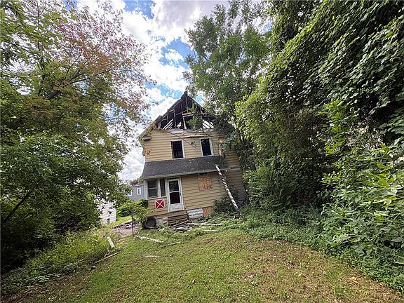 4th image of 404 Emerson St