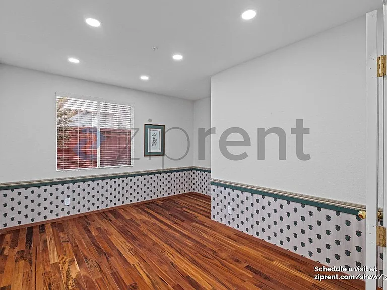 1001 Sandhurst Dr — Photo 16