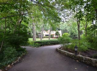 90 Pidgeon Hill Rd, Huntington Station, NY 11746