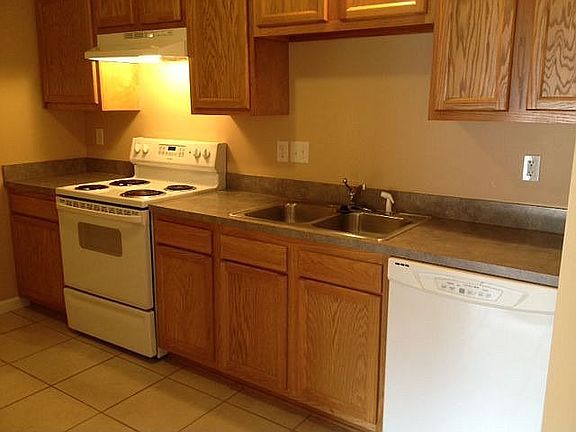 3rd image of 1228 Roslyn Ave