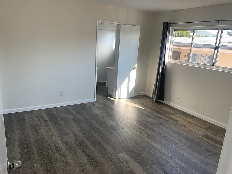 901 Victor Ave — Photo 3