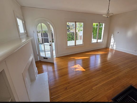 5th image of 124-128 Breeze Ave #126
