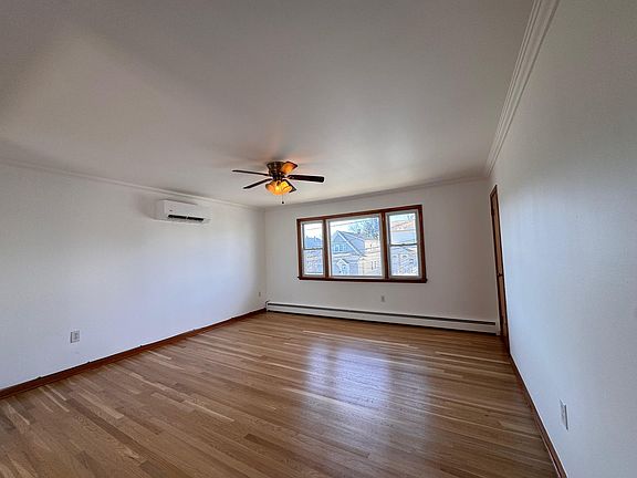 4th image of 30 Steinberg Ave Floor 2