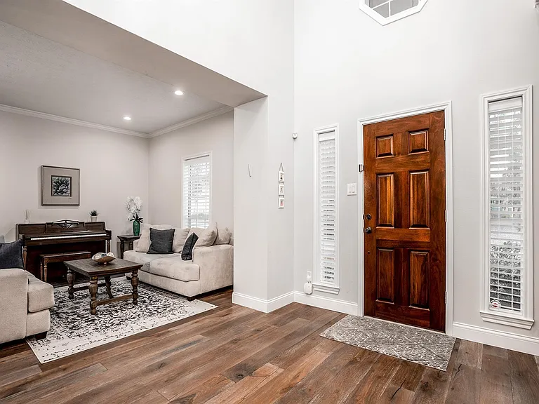 8915 Wallington Dr — Photo 4