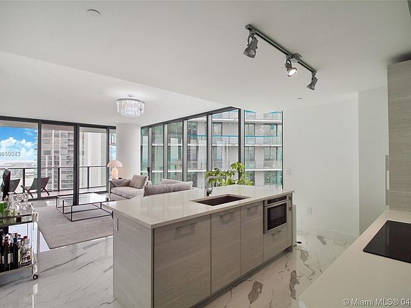 4th image of 650 NE 32nd St Unit 4901