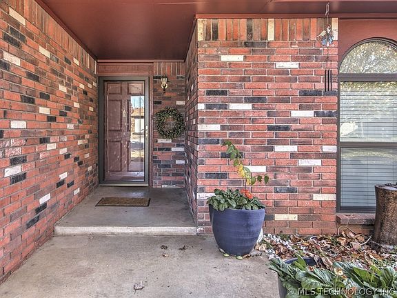 4th image of 241 S 184th East Ave