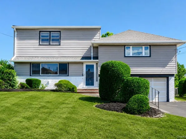 190 W Waukena Avenue, Oceanside, NY 11572