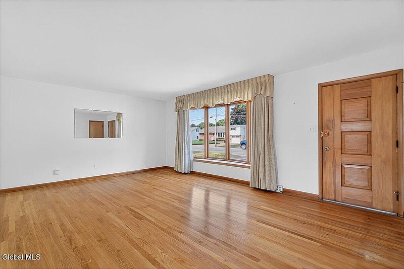 3rd image of 13 Bertone Drive