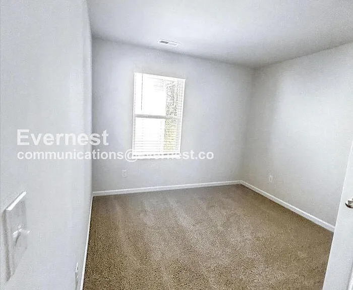 233 W Grover St — Photo 11
