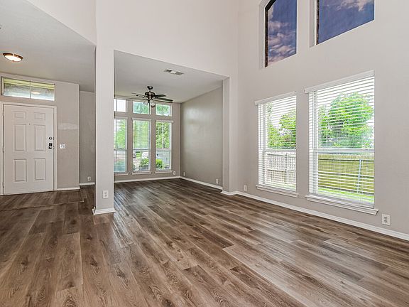 5th image of 309 Cobblestone Dr