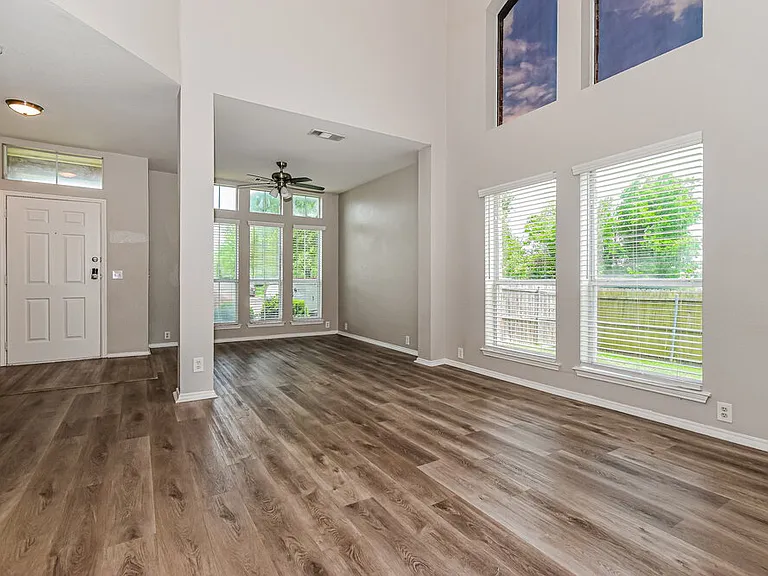 309 Cobblestone Dr — Photo 5