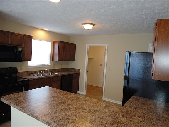 5th image of 440 E Quail Wood Ln
