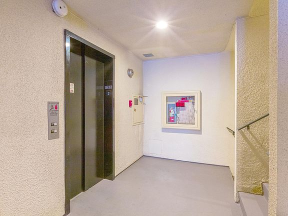 5th image of 727 S Orange Grove Blvd APT 7