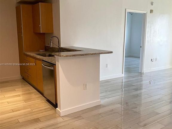 5th image of 18800 NE 29th Ave APT 503