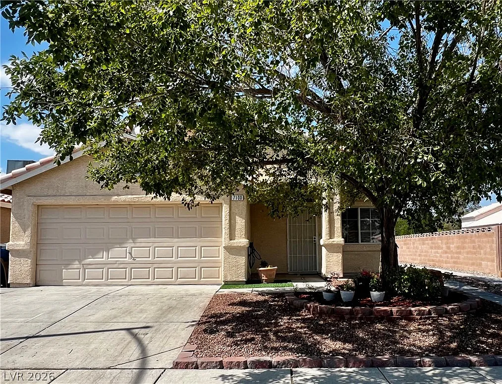 3 bed, 2.0 bath, 1565 sqft, $2,200 — Photo 1