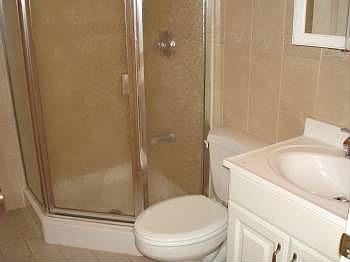 3rd image of 275 Wellington Ave