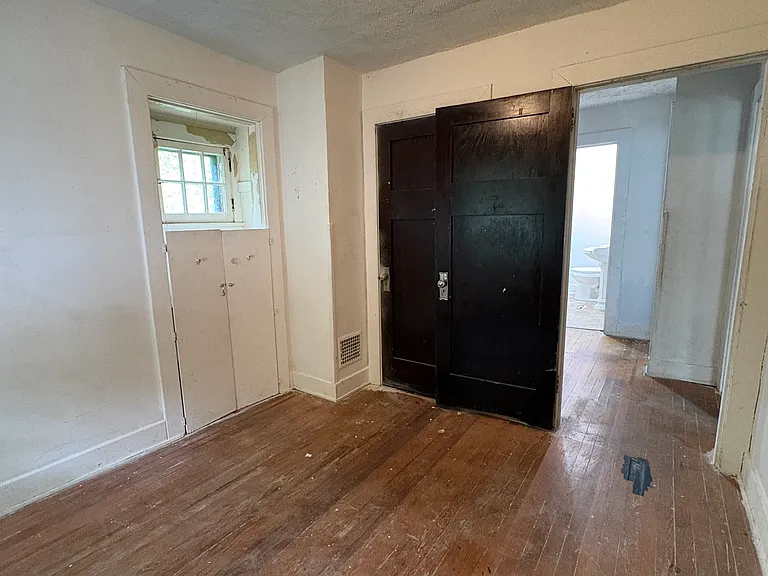 243 Kenwood Ave — Photo 7
