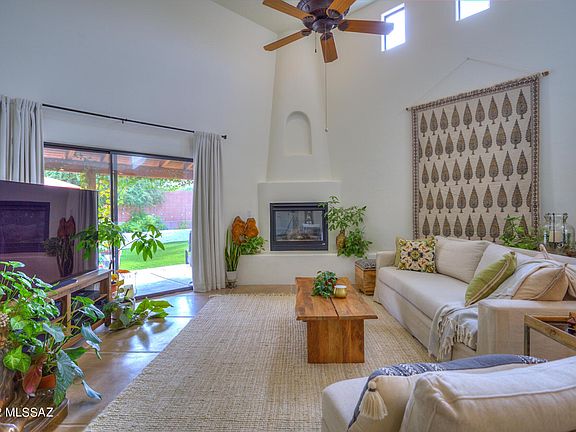 5th image of 9146 N Placita San Isidro