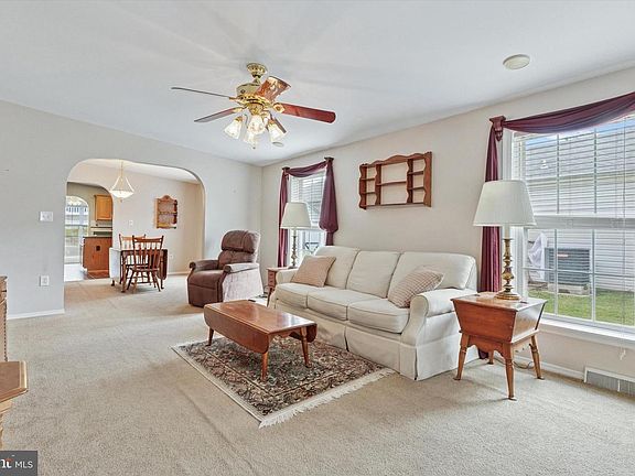 5th image of 2022 Longwood Pl #2022