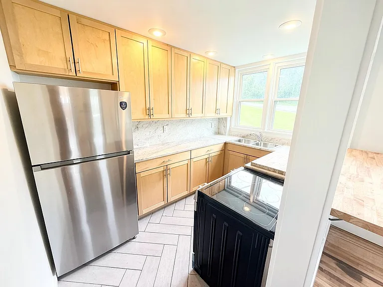 834 Warren St #1 — Photo 5
