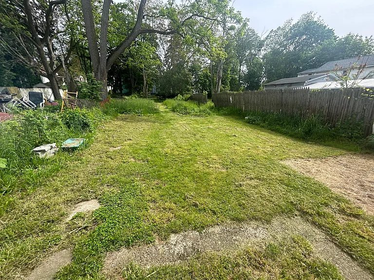 123 Cady St — Photo 4