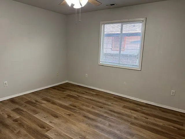 320 S Holly St — Photo 8