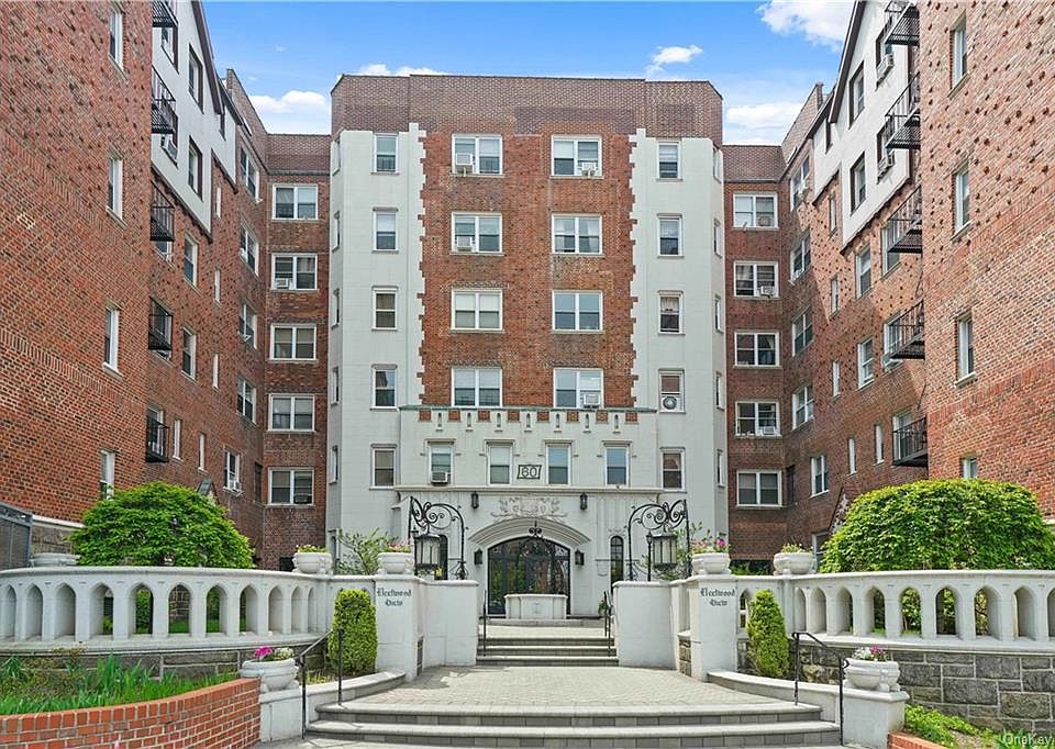 1st image of 60 Broad St W APT 4K