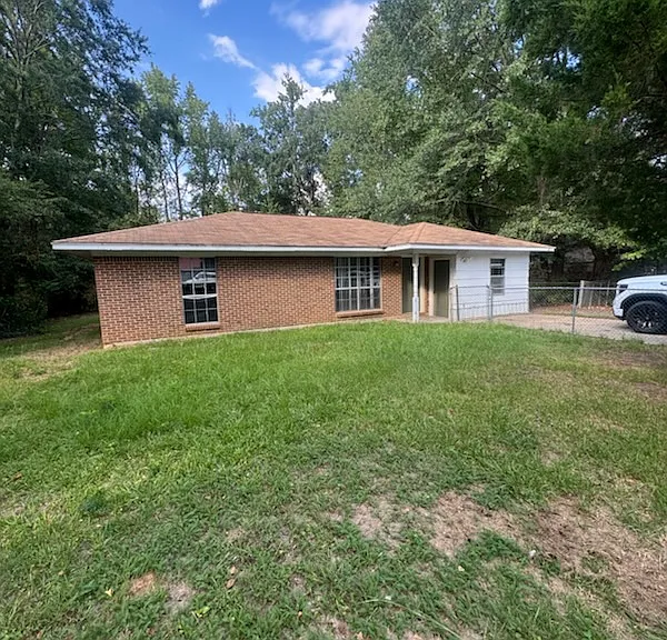 154 Locust Cir — Photo 1
