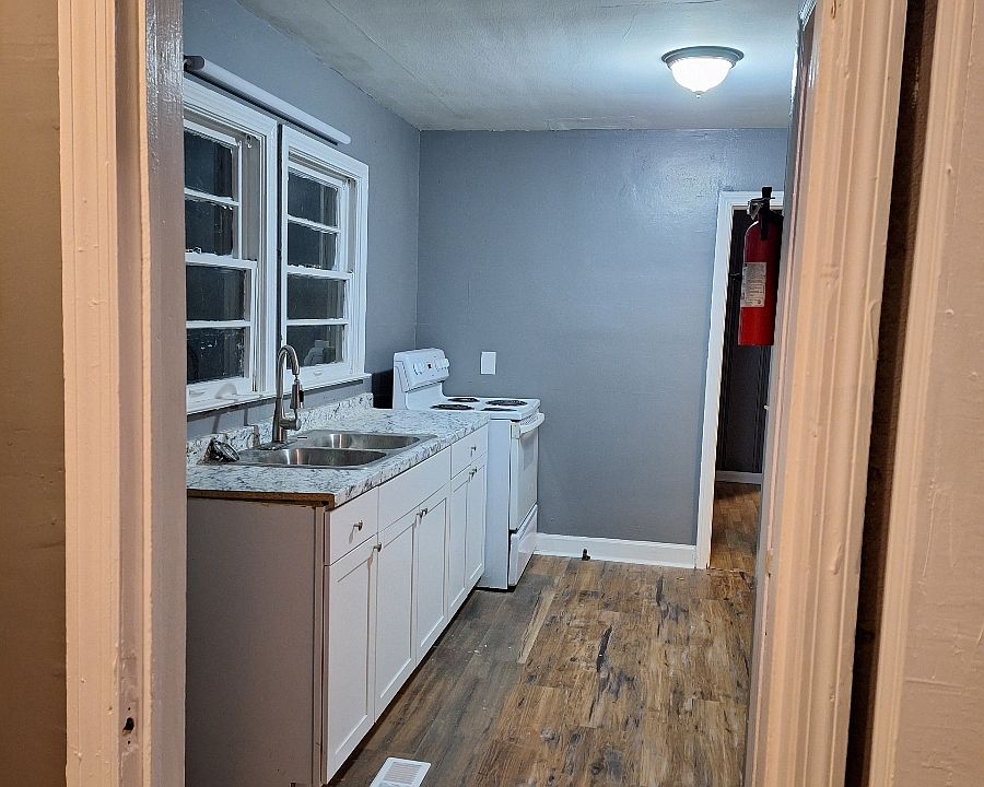 1st image of 2602 Lakeridge Cir NW