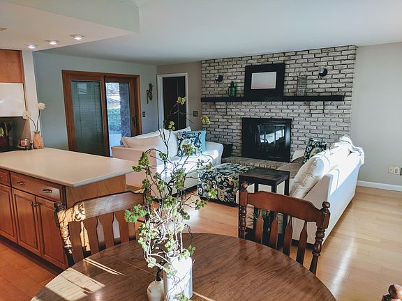 2nd image of 7960 S Oak Ct