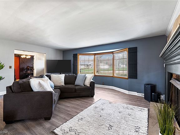 3rd image of 4742 Cherimoya Ave