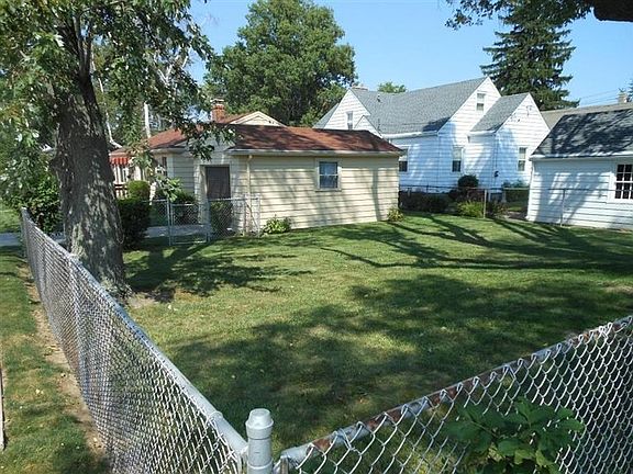 3rd image of 3150 Delaine Ave