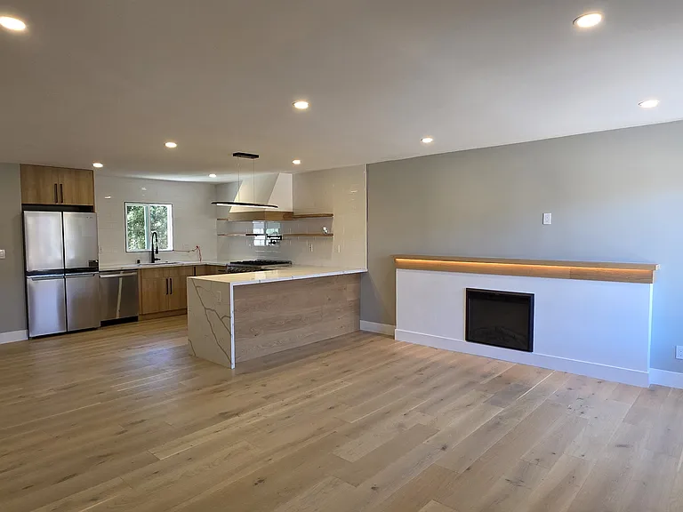 373 Avalon Dr — Photo 5