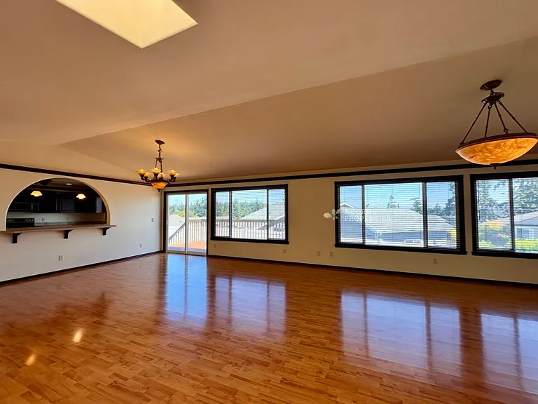 1331 SW Harbor Vista Cir — Photo 6