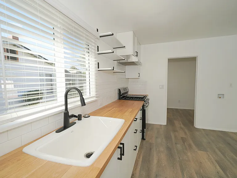 220 E Walnut Ave — Photo 13