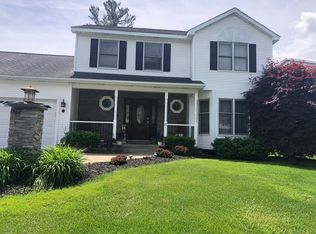 27 Glade Dr, Schenectady, NY 12309