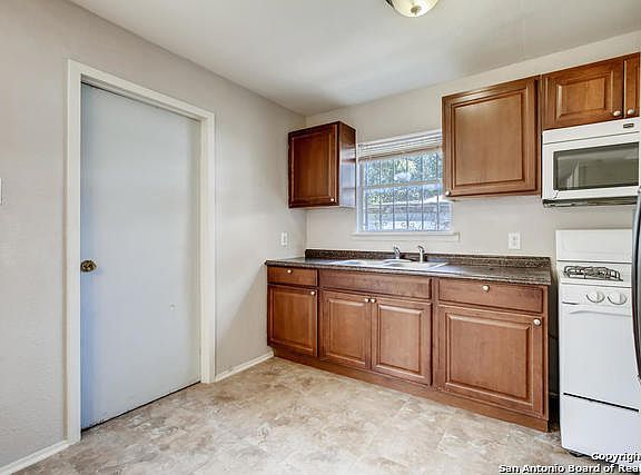 5th image of 4616 Mascota St
