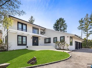 1 Hemlock Dr, Cresskill, NJ 07626