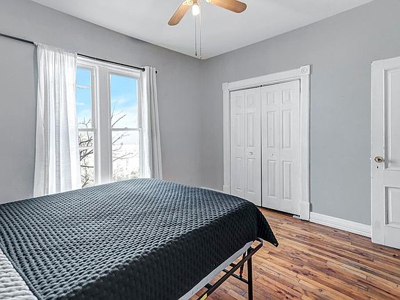 3rd image of 176 Montgomery St Floor 2